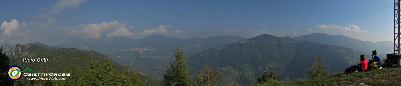 41 Vista panoramica dal Pizzo di Spino sulla Val Serina...nella foschia.jpg